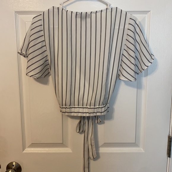 Crop top! - Picture 3 of 5